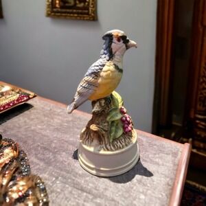 1981 Vintage‎ Royal Crown Ceramic Wind Up Musical Blue Jay Figurine Japan